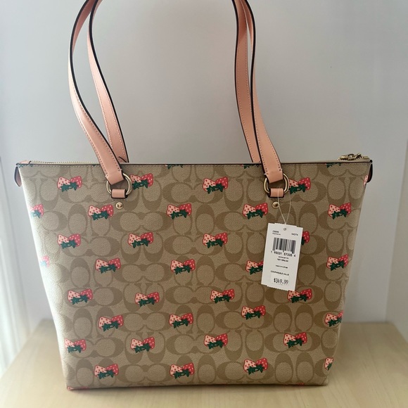 NWT Coach Gallery Tote In Signature Canvas With Strawberry Print - Picture 6 of 10